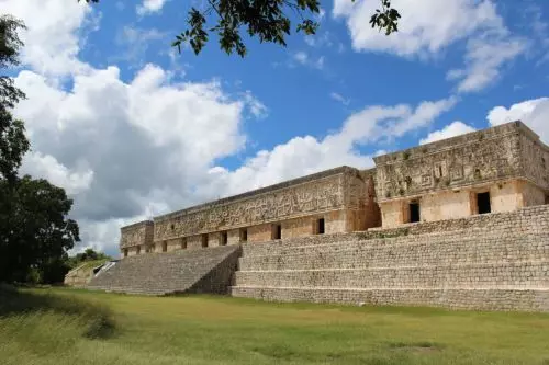 Uxmal-Regierungspalast.JPG