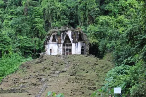 Palenque-Sonnentempel.JPG