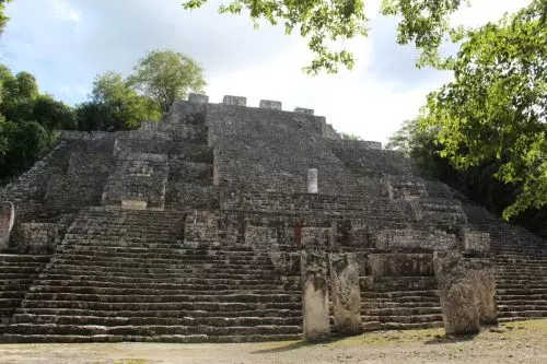 Calakmul-höchste Pyramide.JPG